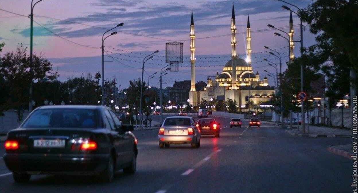 Cars in the streets of Grozny. Photo: https://grozny-inform.ru/news/society/167841/ Cars in the streets of Grozny. Photo: https://grozny-inform.ru/news/society/167841/
