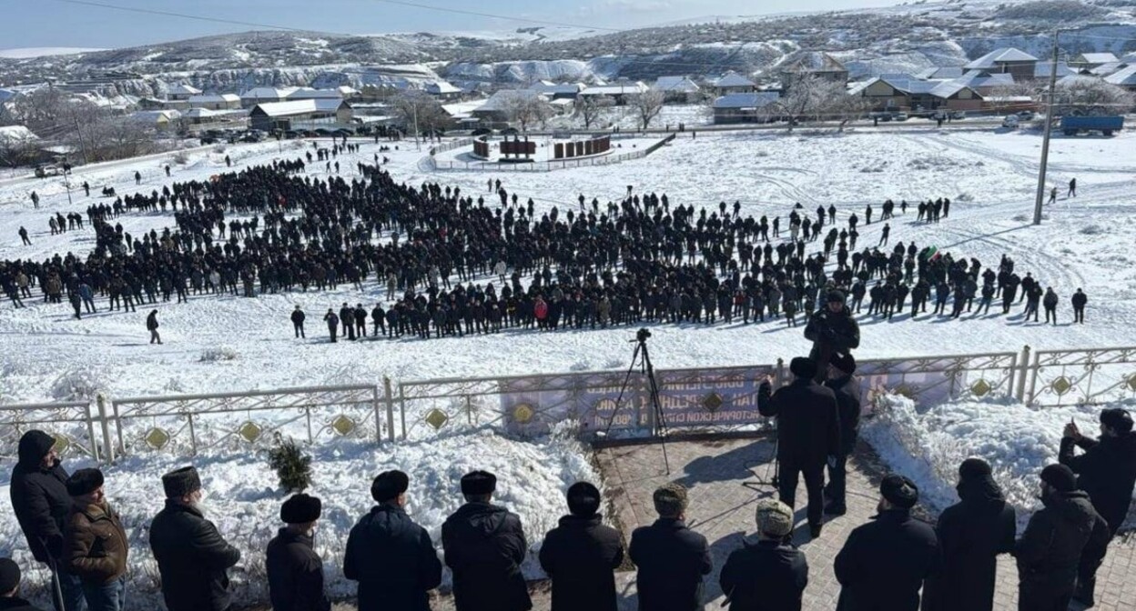 A rally in the village of Novokuli to mark 81 years since the beginning of a deportation of the Vainakhs. Photo from the Telegram channel of the administration of the Novolaksky District of Dagestan https://t.me/novolak_vesti/19308 A rally in the village of Novokuli to mark 81 years since the beginning of a deportation of the Vainakhs. Photo from the Telegram channel of the administration of the Novolaksky District of Dagestan https://t.me/novolak_vesti/19308