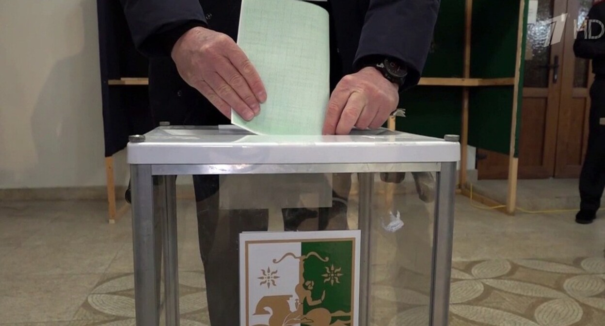 A polling station. Screenshot of a video https://www.1tv.ru/news/2025-03-01/502762-v_abhazii_startoval_vtoroy_tur_prezidentskih_vyborov A polling station. Screenshot of a video https://www.1tv.ru/news/2025-03-01/502762-v_abhazii_startoval_vtoroy_tur_prezidentskih_vyborov