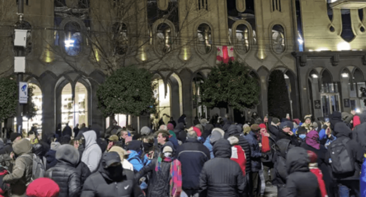 Protesters near the Georgian parliament. Screenshot of a photo posted by the Interpressnews on February 27, 2025 https://www.interpressnews.ge/ru/article/167015-protest-u-parlamenta-prodolzhaetsia-prospekt-rustaveli-perekryt Protesters near the Georgian parliament. Screenshot of a photo posted by the Interpressnews on February 27, 2025 https://www.interpressnews.ge/ru/article/167015-protest-u-parlamenta-prodolzhaetsia-prospekt-rustaveli-perekryt