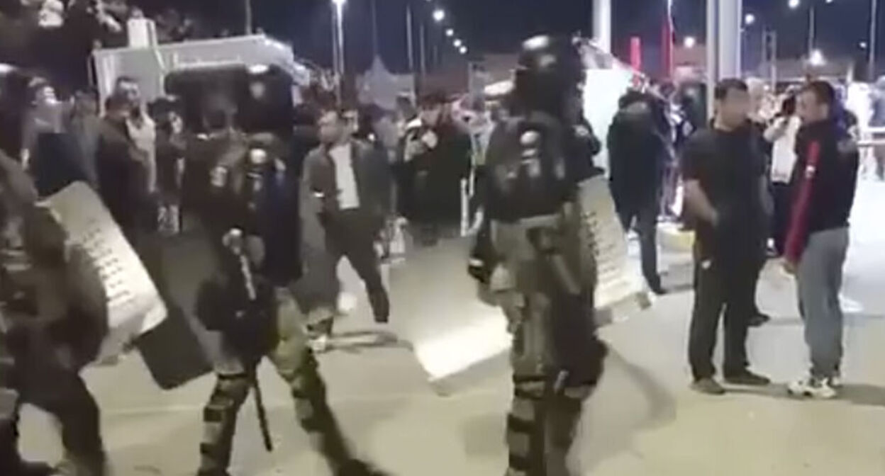 Riots in Makhachkala. October 2023. Screenshot of a video posted on the "Tut Kavkaz" (Caucasus Here) Telegram channel Riots in Makhachkala. October 2023. Screenshot of a video posted on the "Tut Kavkaz" (Caucasus Here) Telegram channel