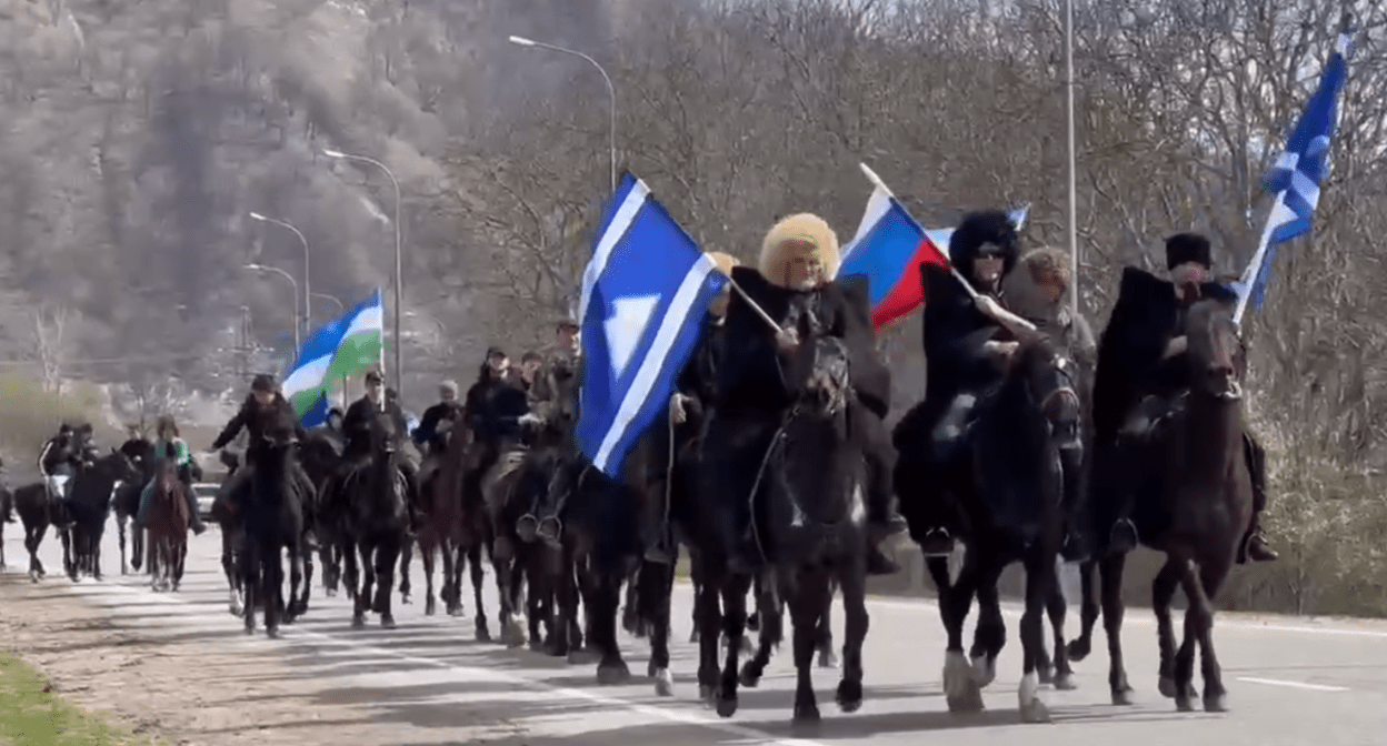 Riders held a horse ride. Screenshot of a video posted on the Telegram channel by the administration of the Chegemsky District on March 28, 2025, https://t.me/admcherek/10595 Riders held a horse ride. Screenshot of a video posted on the Telegram channel by the administration of the Chegemsky District on March 28, 2025, https://t.me/admcherek/10595