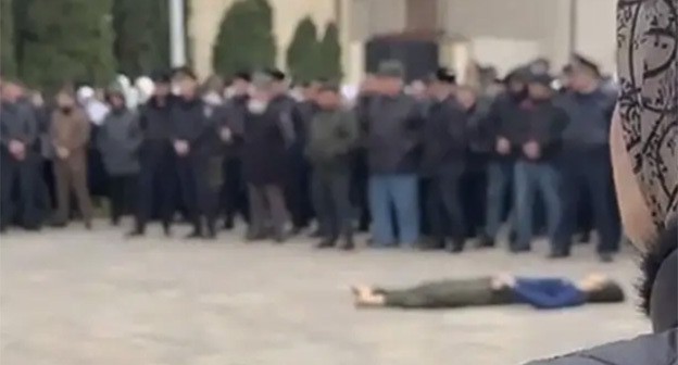 The rally held near the body of the teenager killed during an attack on law enforcers. Screenshot of a video posted on the Telegram channel of Tumso Abdurakhmanov* (included into the register of foreign agents) on April 9, 2025 https://t.me/abusaddamshishani/6578