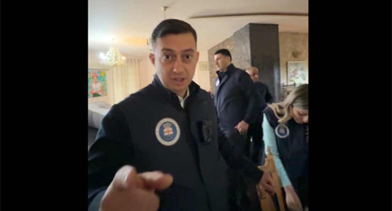GPO employees came to conduct a search of Nanuka Zhorzholiani’s home: a video frame from her Facebook* page of April 29, 2025: https://www.facebook.com/nanuka.zhorzholiani/videos/2020760671744163 GPO employees came to conduct a search of Nanuka Zhorzholiani’s home: a video frame from her Facebook* page of April 29, 2025: https://www.facebook.com/nanuka.zhorzholiani/videos/2020760671744163