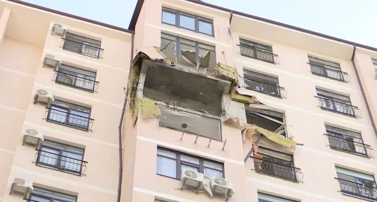 The aftermath of a drone strike on a residential building in Novorossiysk: a video still from Andrei Kravchenko's Telegram channel: https://t.me/kravchenko_glava_nvrsk/11567
