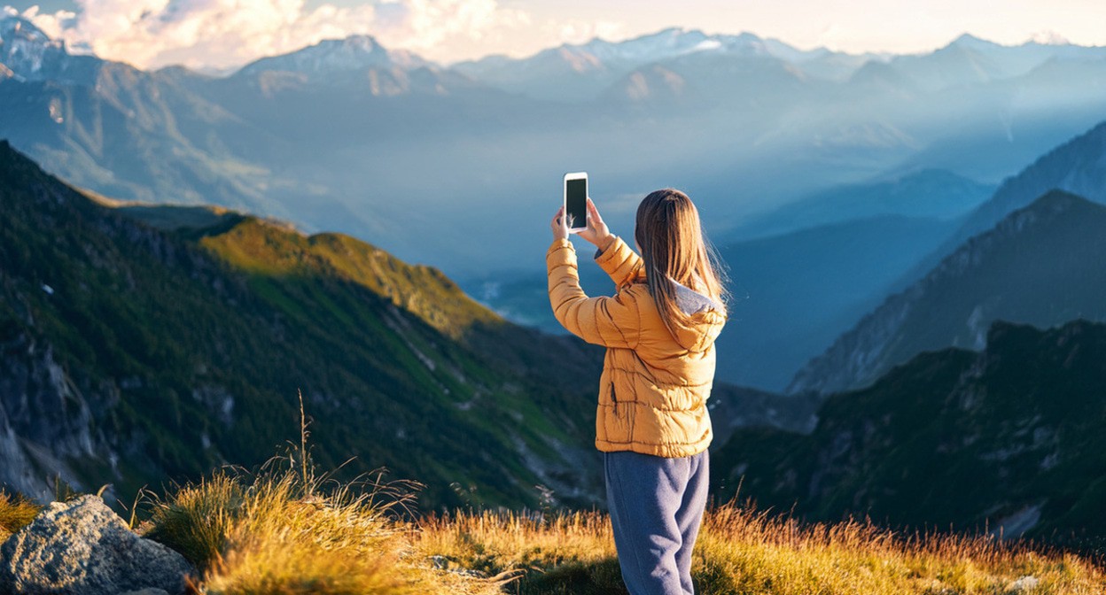 A girl is trying to catch a connection: the illustration was created by the “Caucasian Knot” by using the AI in the Photoshop software.
A girl is trying to catch a connection: the illustration was created by the “Caucasian Knot” by using the AI in the Photoshop software.