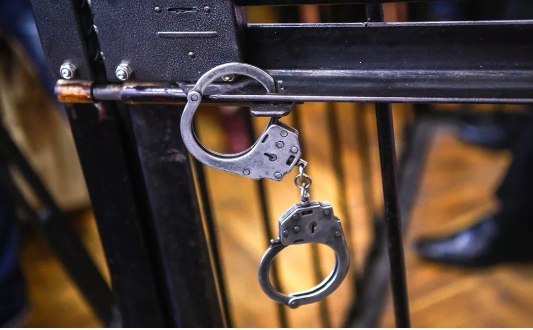 Handcuffs: photo by the press service of the Nalchik Garrison Military Court.