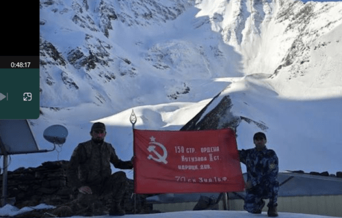 Meteorological station employees unfurled a flag in the mountains. A screenshot of a photo by the “Mash Gor” portal from May 9, 2025, https://t.me/mash_gor/7856.