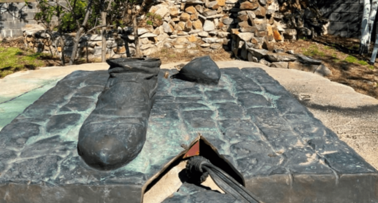 A pedestal with a cut-off boot remains in place of a bronze sculpture in the Cossack village of Yelanskaya. A screenshot from the Vladimir Melikhov’s Telegram channel dated May 10, 2025, https://t.me/melihov_elan_kazak/279?single. A pedestal with a cut-off boot remains in place of a bronze sculpture in the Cossack village of Yelanskaya. A screenshot from the Vladimir Melikhov’s Telegram channel dated May 10, 2025, https://t.me/melihov_elan_kazak/279?single.