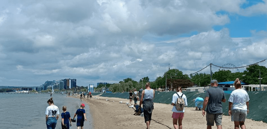 The atmosphere on one of Anapa's beaches on May 31. Screenshot of photo from Telegram channel "Makovozovs", https://t.me/makovozovy/37782.
