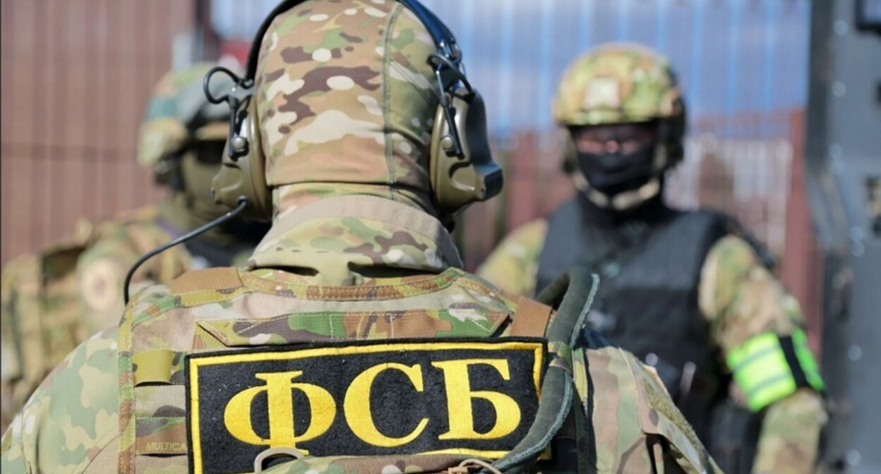 FSS employees. Photo: REPORT https://report.az/ru/v-regione/fsb-rf-poluchila-dostup-k-lichnym-delam-prizyvnikov/ FSS employees. Photo: REPORT https://report.az/ru/v-regione/fsb-rf-poluchila-dostup-k-lichnym-delam-prizyvnikov/