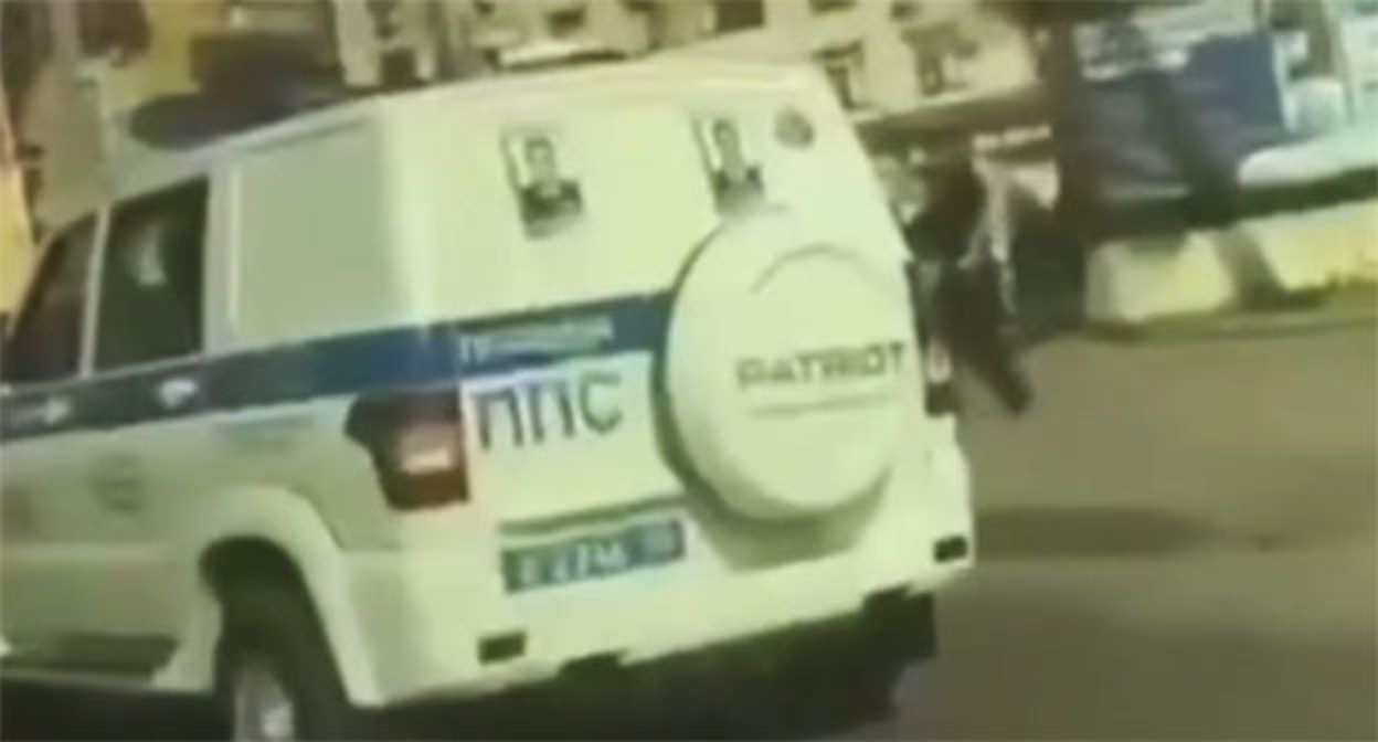 Search for draft dodgers in Makhachkala. June 10, 2025. Video screenshot https://t.me/iditelesom_help/5803
Search for draft dodgers in Makhachkala. June 10, 2025. Video screenshot https://t.me/iditelesom_help/5803
