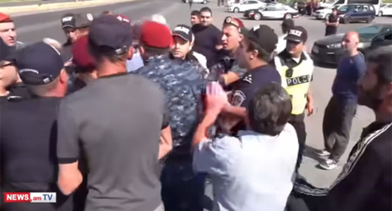 Villagers’ protest of in Armenia, June 16, 2025: screenshot of the video by the “News am TV”. Villagers’ protest of in Armenia, June 16, 2025: screenshot of the video by the “News am TV”.