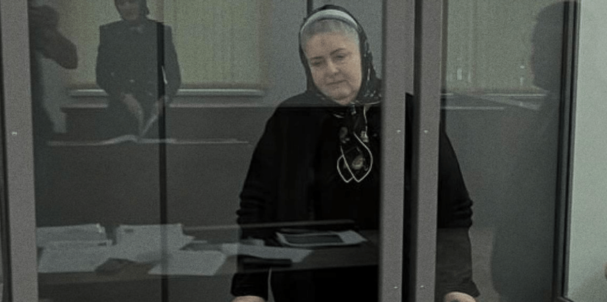 Zarema Musaeva in court. A screenshot of a photo from the Telegram channel of the “Team against Torture”* from March 21, 2025, https://t.me/no_torture/3573.
