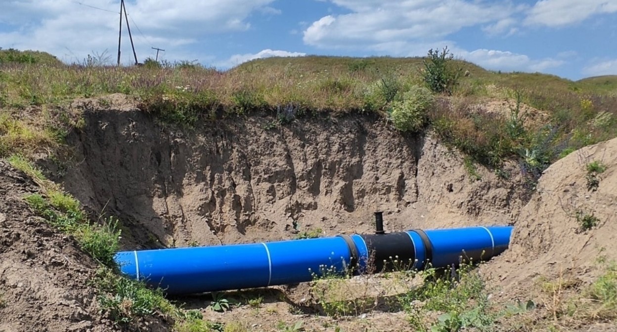 Water pipe near Baksan. Photo by Viktor Kotlyarov, provided to "Kavkazsky Uzel" by the author. Water pipe near Baksan. Photo by Viktor Kotlyarov, provided to "Kavkazsky Uzel" by the author.