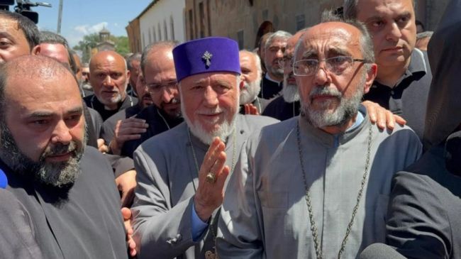 Garegin II and Mikael Ajapakhyan (left). Photo: SputnikARM / Telegram Garegin II and Mikael Ajapakhyan (left). Photo: SputnikARM / Telegram