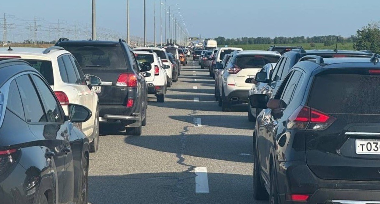Traffic jam at the Crimean Bridge. Screenshot of a publication in the telegram chat "Crimean Bridge Chat" https://t.me/KrymskiiMost/307565 Traffic jam at the Crimean Bridge. Screenshot of a publication in the telegram chat "Crimean Bridge Chat" https://t.me/KrymskiiMost/307565