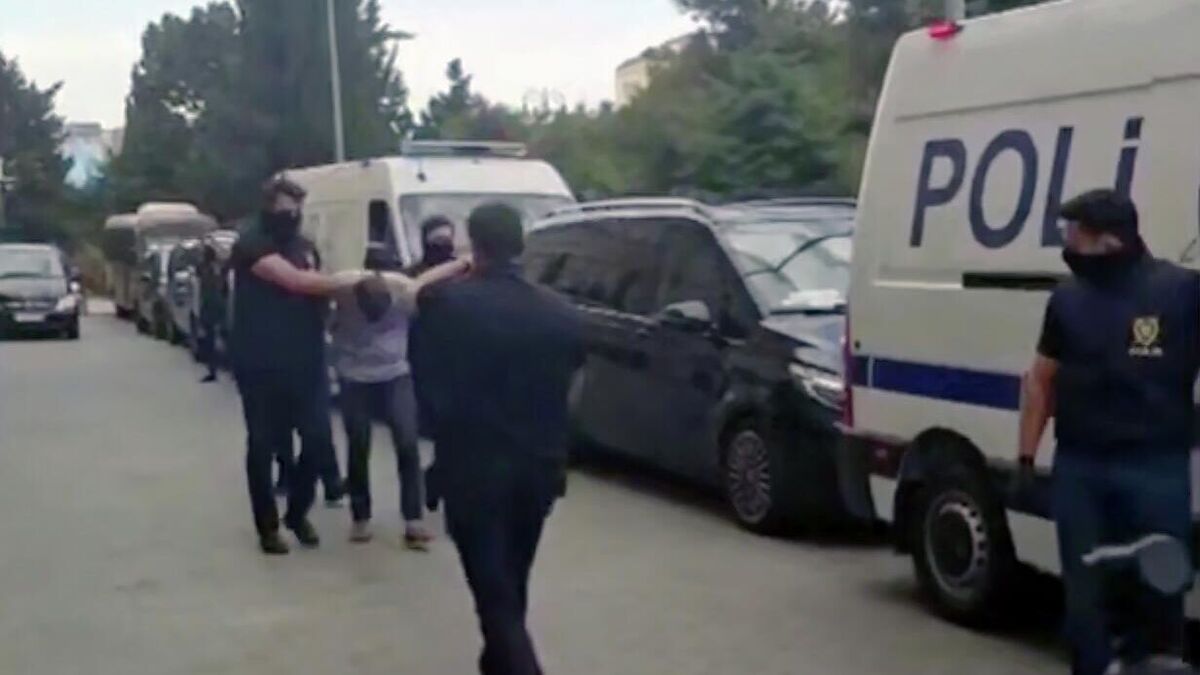Azerbaijani security forces during the arrest. June 30, 2025. Screenshot of the video https://ria.ru/20250630/azerbaydzhan--2026345735.html Azerbaijani security forces during the arrest. June 30, 2025. Screenshot of the video https://ria.ru/20250630/azerbaydzhan--2026345735.html