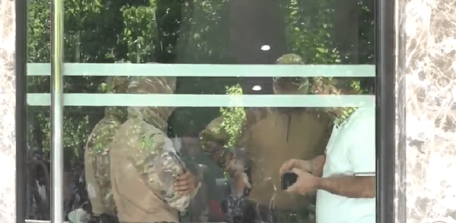 Security forces at the head office of the Electric Networks of Armenia company. Still frame from News.Am video from 07/08/25, https://news.am/rus/news/892955.html Security forces at the head office of the Electric Networks of Armenia company. Still frame from News.Am video from 07/08/25, https://news.am/rus/news/892955.html