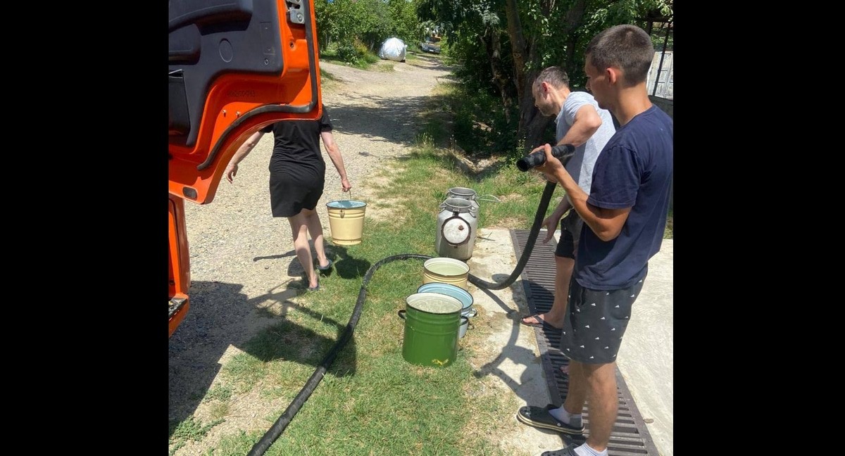 Distribution of imported water to residents of Goryachy Klyuch. Photo by the city administration https://t.me/adm_gorkluch/38785 Distribution of imported water to residents of Goryachy Klyuch. Photo by the city administration https://t.me/adm_gorkluch/38785