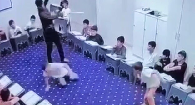 Beating of students of the Hafiz school in Chechnya. July 14, 2025. Screenshot of the video https://www.gazeta.ru/social/news/2025/07/14/26263646.shtml Beating of students of the Hafiz school in Chechnya. July 14, 2025. Screenshot of the video https://www.gazeta.ru/social/news/2025/07/14/26263646.shtml