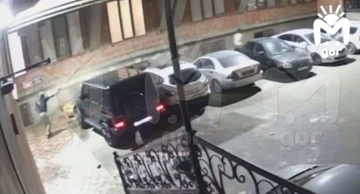Still from a video of the attack on Timur Khizriev, published on the Mash Gor Telegram channel https://t.me/mash_gor/8353 Still from a video of the attack on Timur Khizriev, published on the Mash Gor Telegram channel https://t.me/mash_gor/8353