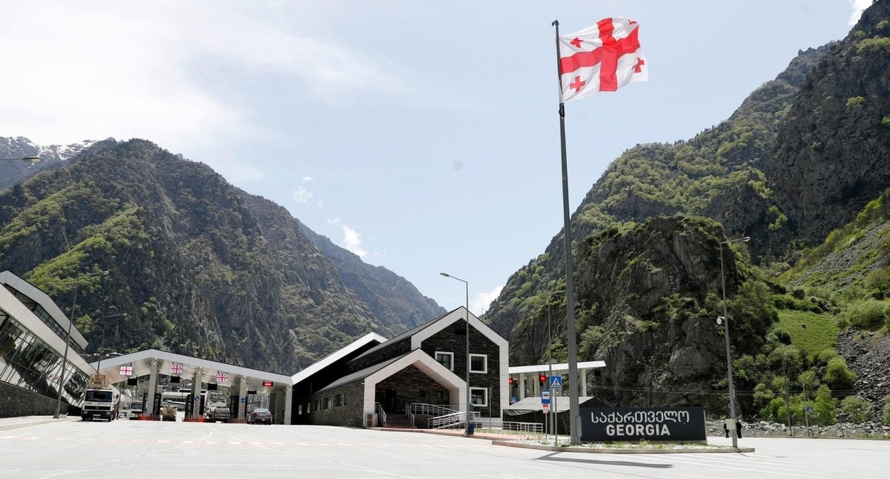 Checkpoint "Dariali". Photo: "News-Georgia" https://www.newsgeorgia.ge/v-gruzii-objasnili-massovye-otkazy-vo-vezde-deportirovannym-rf-ukraincam-ugrozoj-gosbezopasnosti/