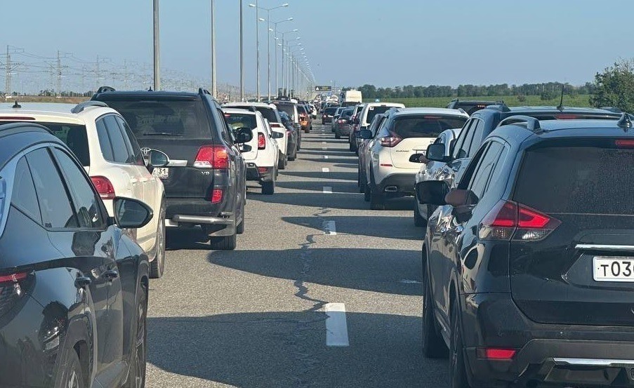 Traffic jam at the Crimean Bridge. Screenshot of a publication in the telegram chat "Crimean Bridge Chat" https://t.me/KrymskiiMost/307565 Traffic jam at the Crimean Bridge. Screenshot of a publication in the telegram chat "Crimean Bridge Chat" https://t.me/KrymskiiMost/307565