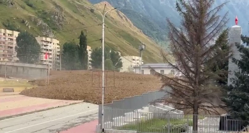 Mudflow in Tyrnyauz. July 31, 2025. Video still from the Kabardino-Balkarian Ministry of Emergency Situations https://t.me/mchskbr/7929 Mudflow in Tyrnyauz. July 31, 2025. Video still from the Kabardino-Balkarian Ministry of Emergency Situations https://t.me/mchskbr/7929