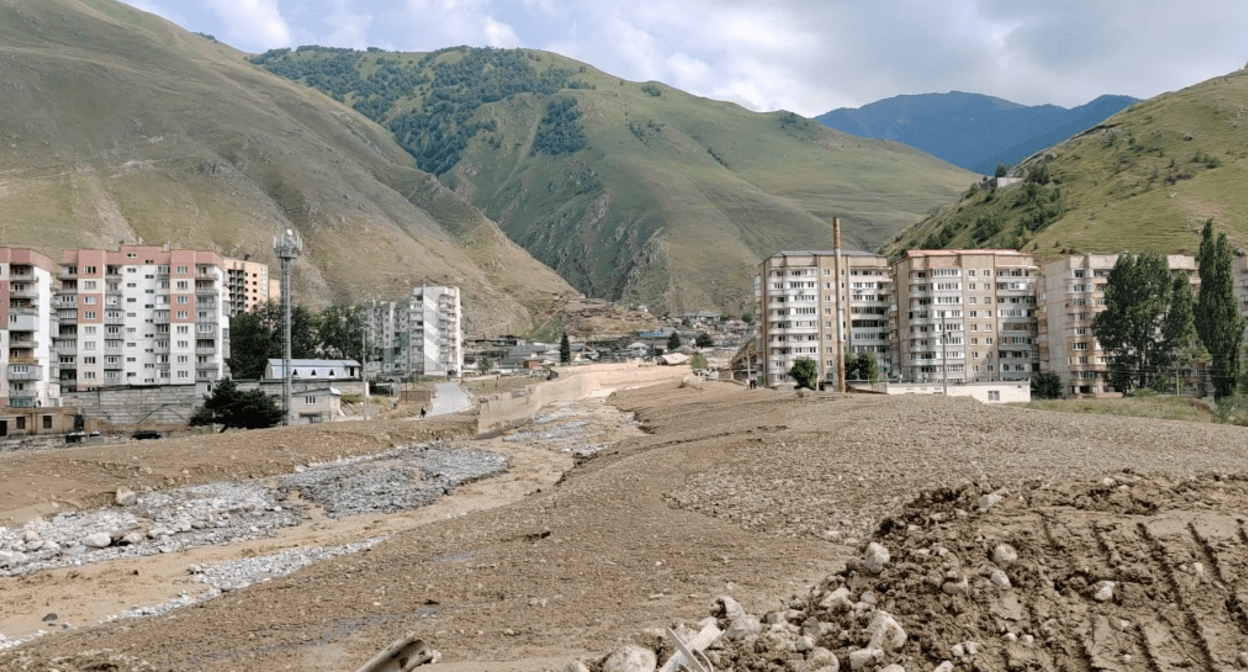 Tyrnyauz after the mudflow. Still frame from the video from the Telegram channel prohlad_no from 02.08.25, https://t.me/prohlad_no/12410. Tyrnyauz after the mudflow. Still frame from the video from the Telegram channel prohlad_no from 02.08.25, https://t.me/prohlad_no/12410.
