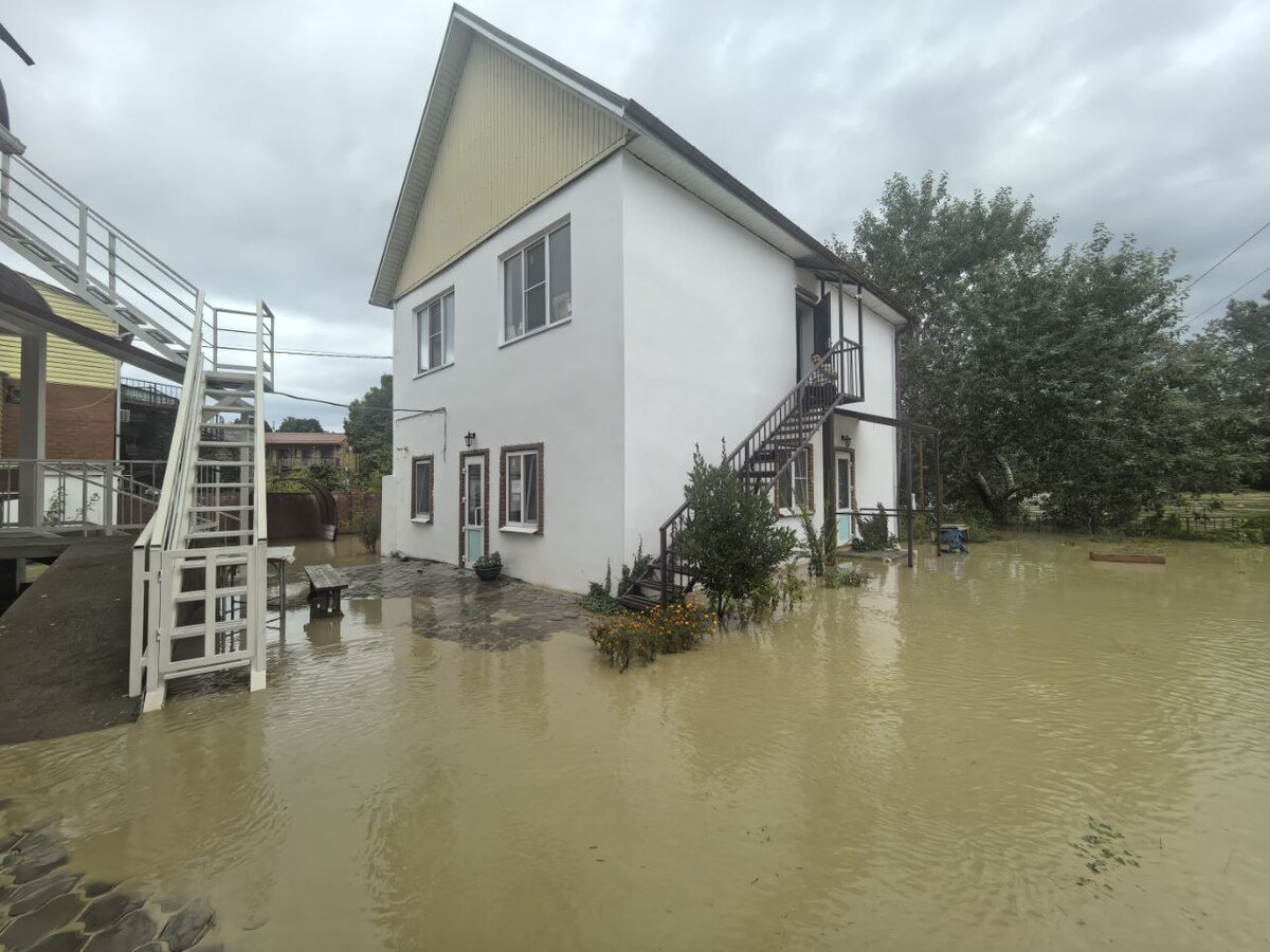 The situation in Lermontovo. Screenshot of a photo by Pavel Cherginets from the Telegram channel "My Tuapse" from 03.08.25, https://t.me/c/1348361768/437133.
The situation in Lermontovo. Screenshot of a photo by Pavel Cherginets from the Telegram channel "My Tuapse" from 03.08.25, https://t.me/c/1348361768/437133.