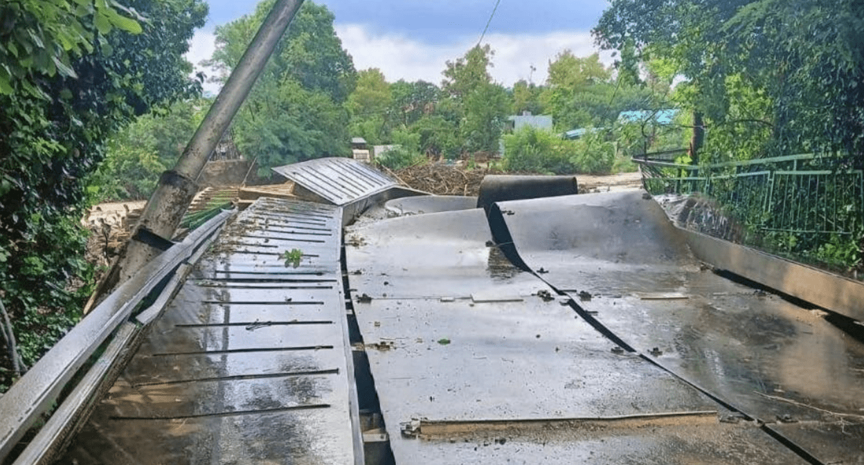 Destroyed bridge in Lermontovo. Screenshot of photo 93.ru from 03.08.25, https://t.me/news_93_ru/22849. Destroyed bridge in Lermontovo. Screenshot of photo 93.ru from 03.08.25, https://t.me/news_93_ru/22849.