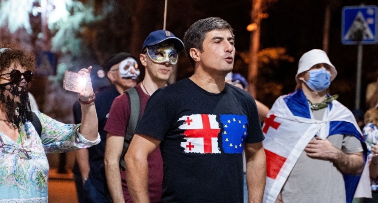 Protesters on Rustaveli Avenue. Photo: NEWS.On.ge