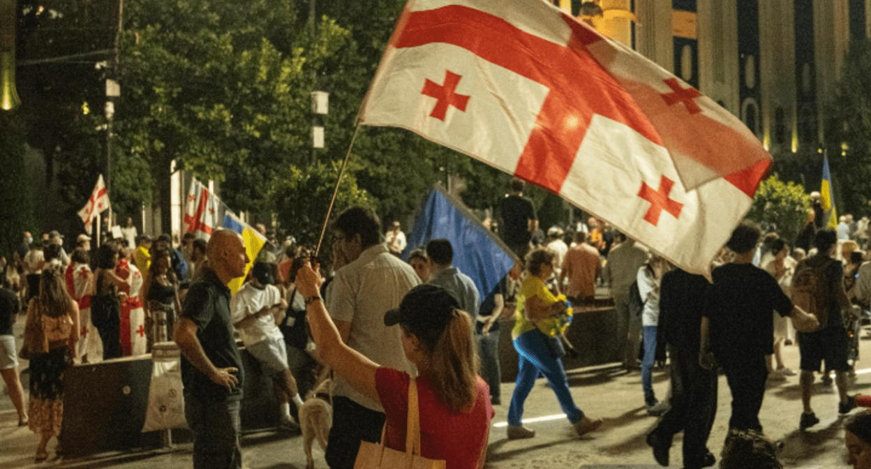 Protesters at the Georgian Parliament. Screenshot of a photo by Publika from 23.08.25, https://www.facebook.com/photo?fbid=1530950884971123&set=pcb.1530950928304452 (the activities of Meta, the company that owns the social network, are banned in Russia).