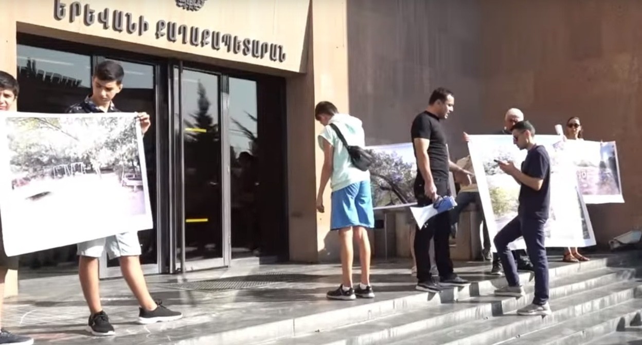 Protesters in Yerevan. September 9, 2025. Still from News.am video https://news.am/rus/news/903375.html