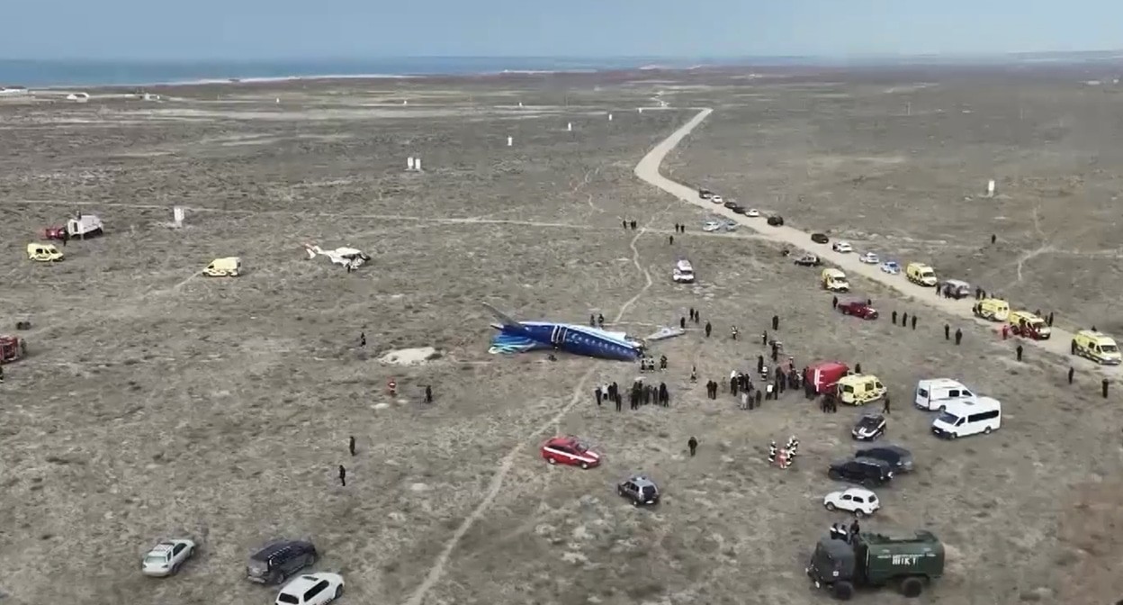 AZAL plane after the crash. Video frame https://www.youtube.com/watch?v=UHTjFEACL_c 
