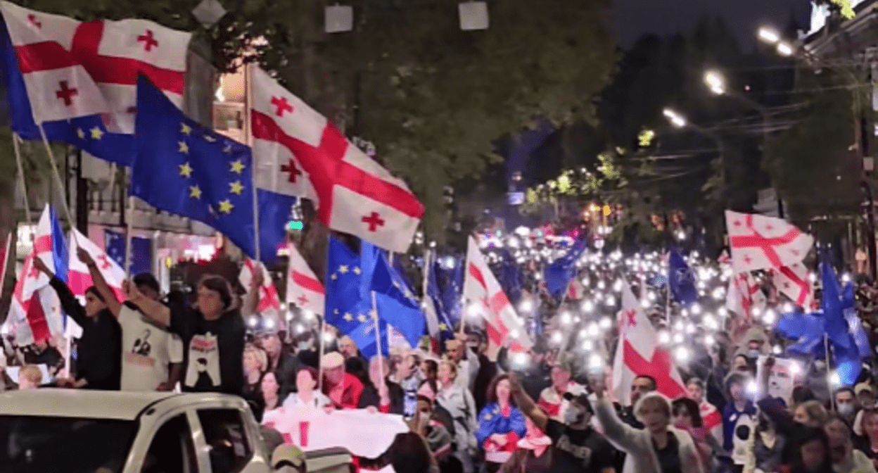 March in defense of visa-free travel. Still frame from Publika video from 13.09.25, https://www.facebook.com/publika.ge/videos/2040341053438296 (the activities of Meta, the company that owns the social network, are banned in Russia).