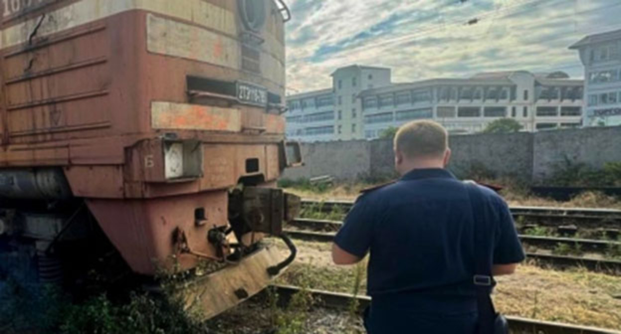 A law enforcement officer at the scene of the investigation. Photo: https://zmsut.sledcom.ru/news/item/2018682/