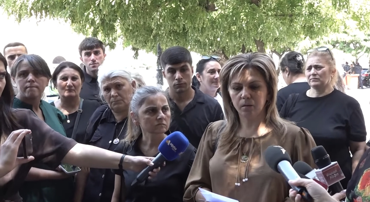Relatives of the deceased Karabakh residents at a rally outside the Armenian government building. Still from AlphaNews / YouTube
