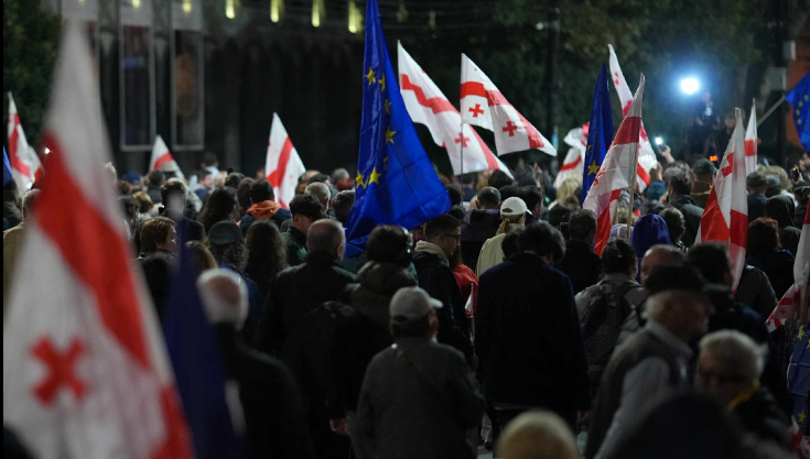 Protesters outside the Georgian Parliament. Screenshot from Publika photo from September 27, 2025, https://www.facebook.com/photo/?fbid=1561588751907336&set=a.715406393192247 (Meta, the company that owns the social network, is banned in Russia).