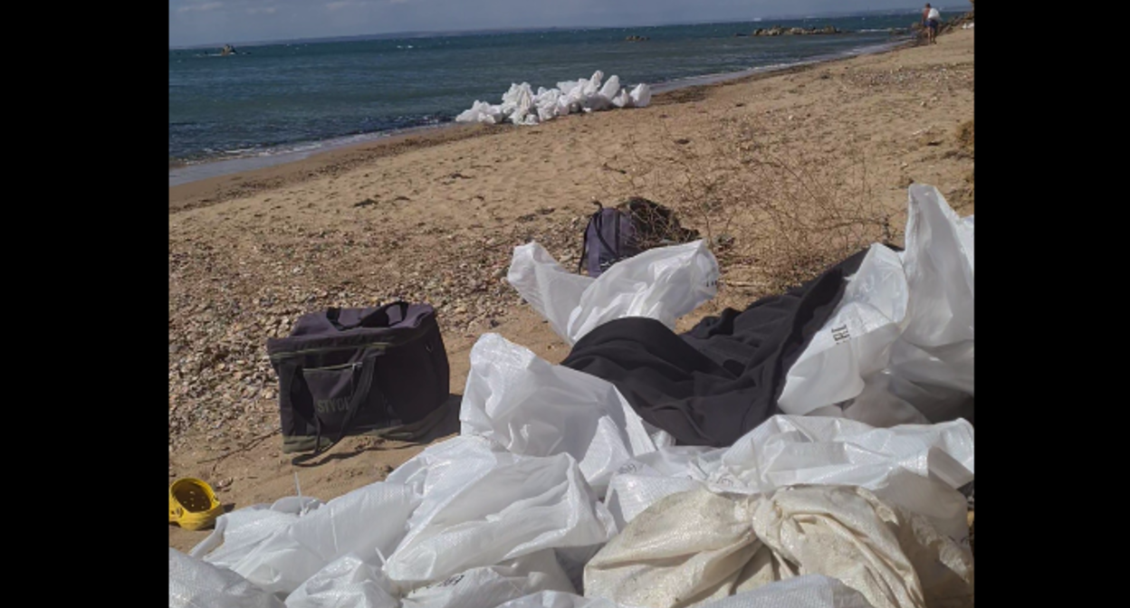 Collected sacks of fuel oil at Cape Tuzla. Screenshot from the Dolphins headquarters video from September 26, 2025, https://t.me/shtab_delfin/1235