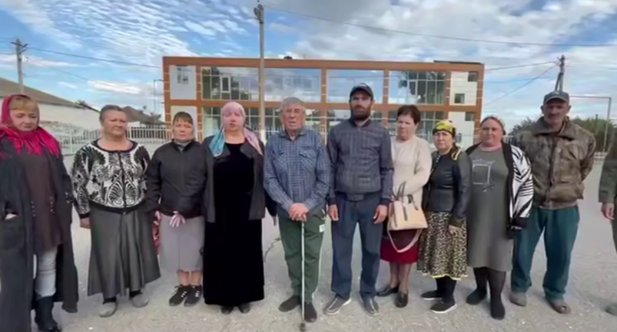 Residents of the Shelkovsky district contacted Shamanov. Still from a video from the Telegram channel "Tut Chechnya" from September 28, 2025, https://t.me/tutchechnya/6931.
