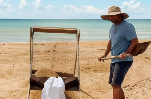 Sifting sand. Screenshot from the Telegram channel "Networks, Sieve, Shovel" from September 30, 2025, https://t.me/setisitolopata/1570