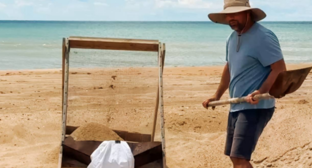 Sifting sand. Screenshot from the Telegram channel "Networks, Sieve, Shovel" from September 30, 2025, https://t.me/setisitolopata/1570