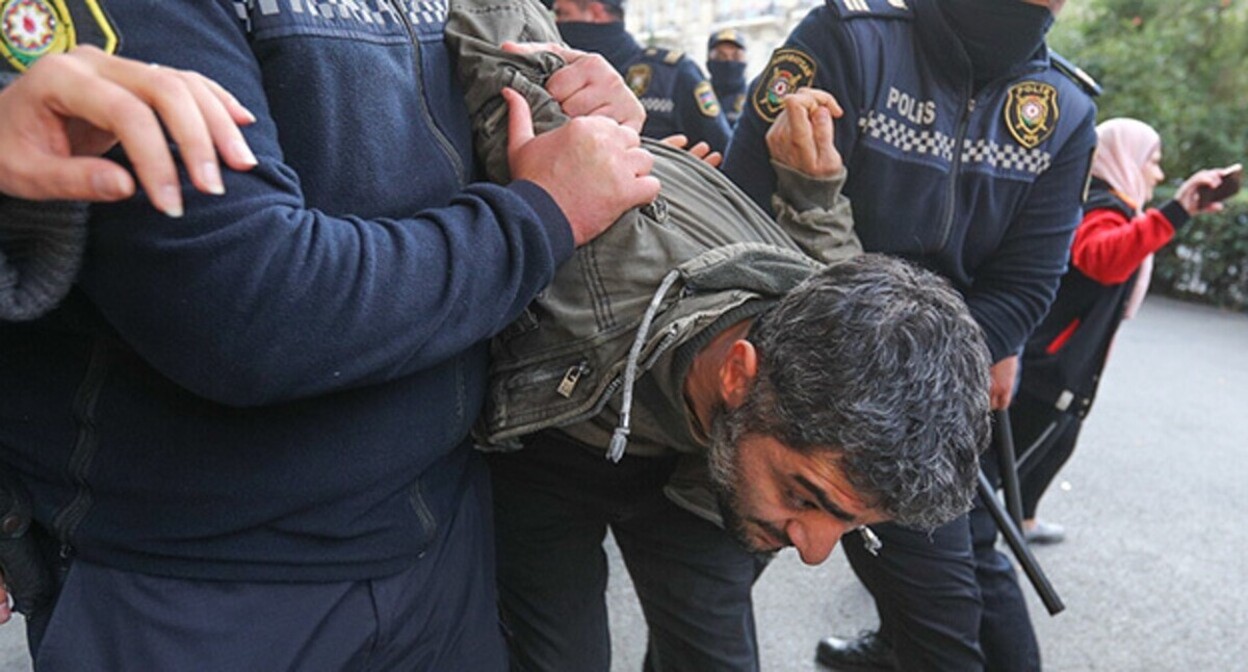 Police officers detain an activist. Photo by Aziz Karimov for the "Caucasian Knot."