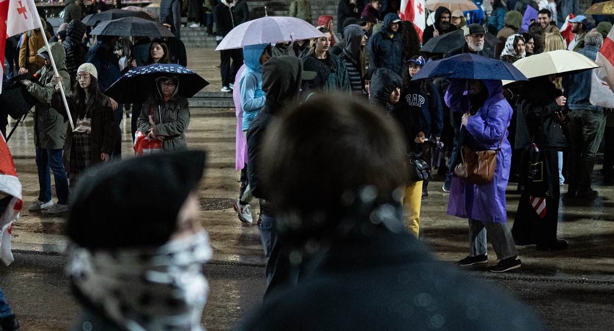 Protesters on Rustaveli Avenue. Photo: Mindia Gabadze / Publika