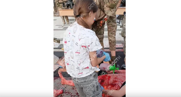 At the "Kind Novorossiysk" festival, children were offered first aid to a wounded soldier. November 4, 2025. Video screenshot: https://repost.news/news