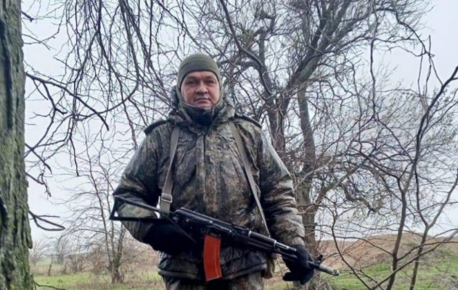 Alexander Barannikov. Screenshot of a photo from the Kirovsky Municipal District Administration's Telegram channel, November 12, 2025, https://t.me/akgo_18/22174.