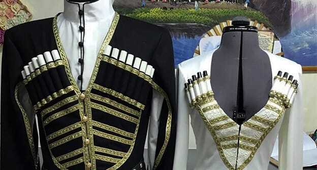 Suits with gashers. Photo: hylandaclock.com/plate-s-gazyryami