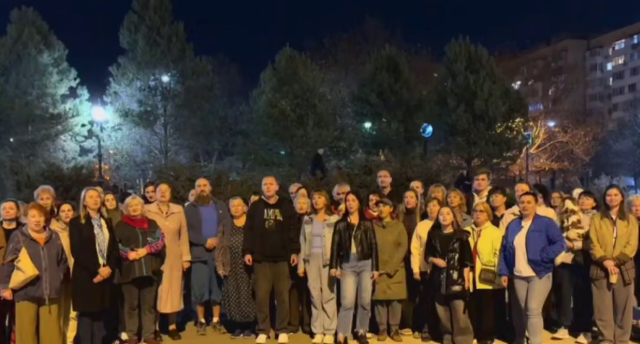 Residents of Yubileyny demanded a meeting with the mayor of Krasnodar. Still from 93.ru video from November 23, 2025, https://t.me/news_93_ru/26835